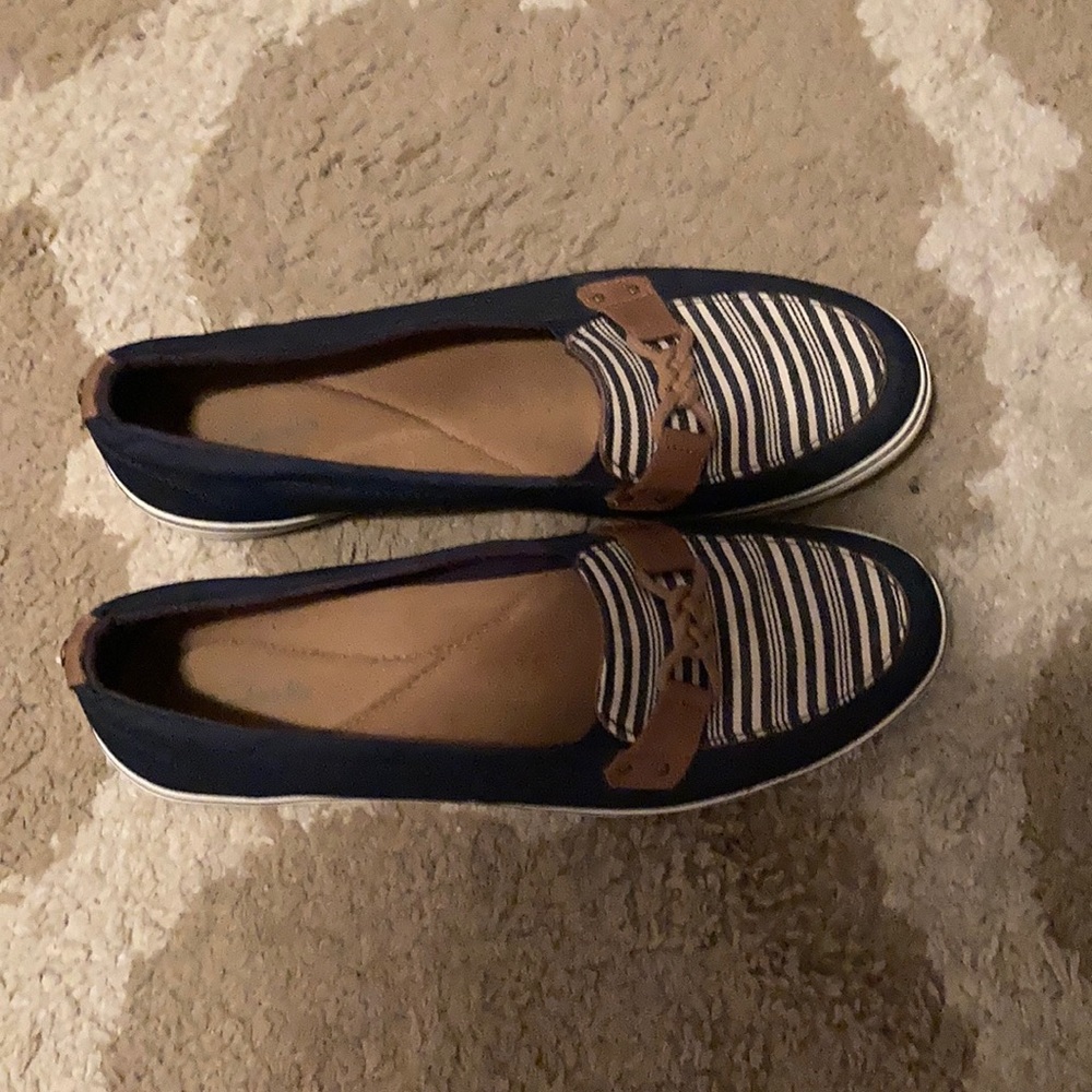 Flat shoes